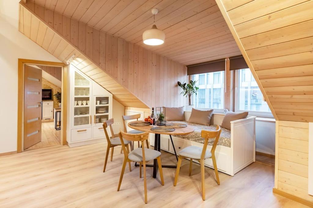 Luxury Apartment In Gedimino Av. Vilnius Bagian luar foto