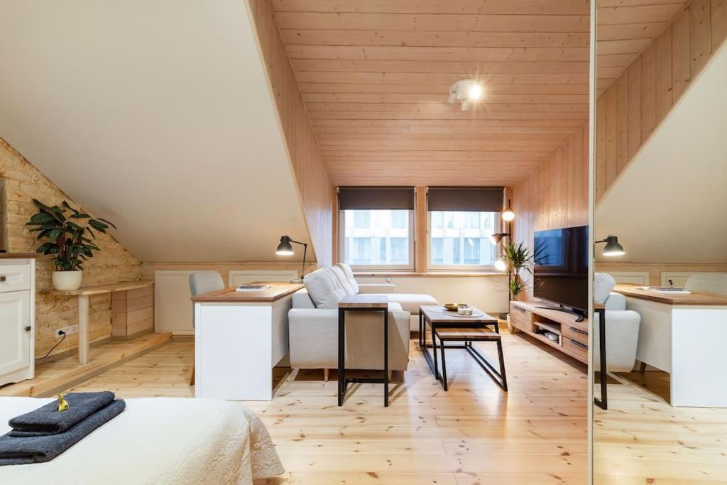 Luxury Apartment In Gedimino Av. Vilnius Bagian luar foto