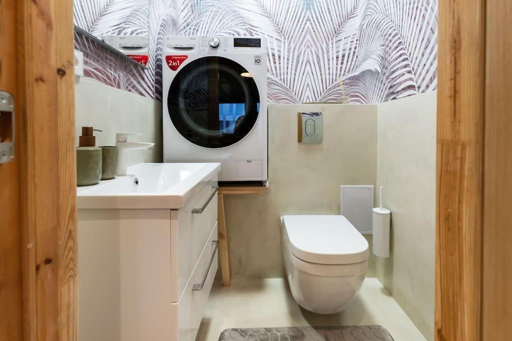 Luxury Apartment In Gedimino Av. Vilnius Bagian luar foto
