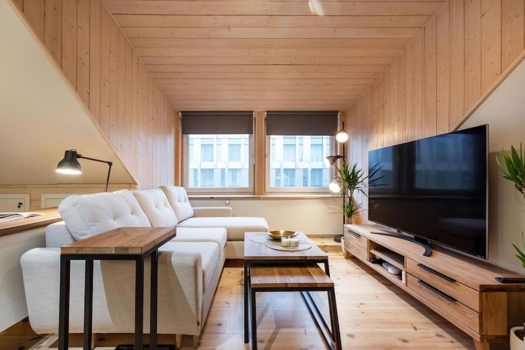 Luxury Apartment In Gedimino Av. Vilnius Bagian luar foto